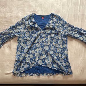 Vince Camuto blouse with V-neck and ruffled sleeves, size 2X